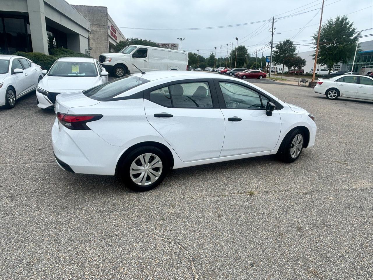 Nissan Versa  2023