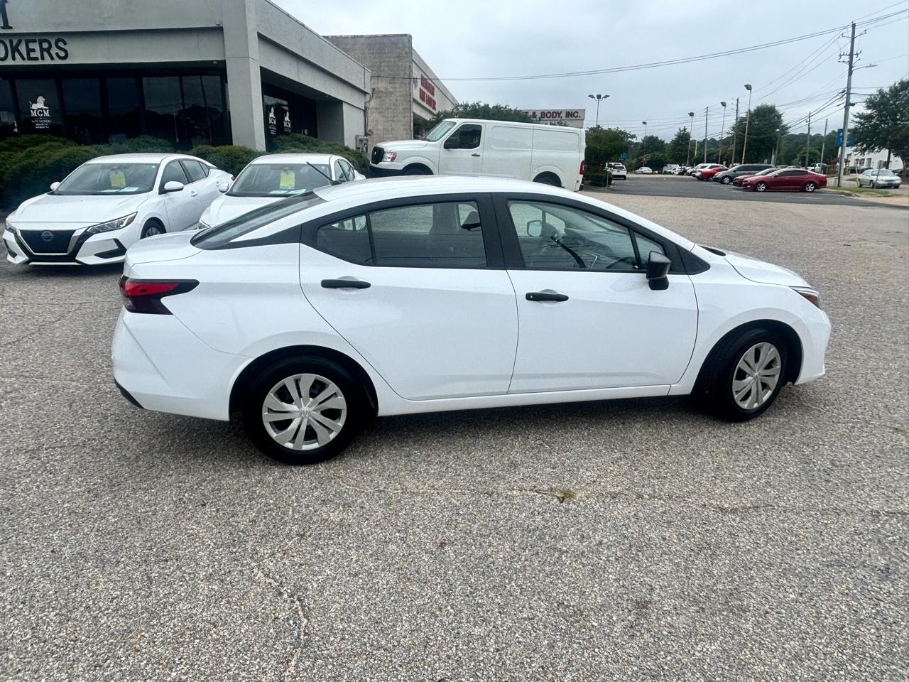 Nissan Versa  2023