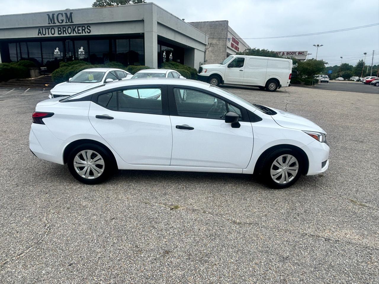 Nissan Versa  2023