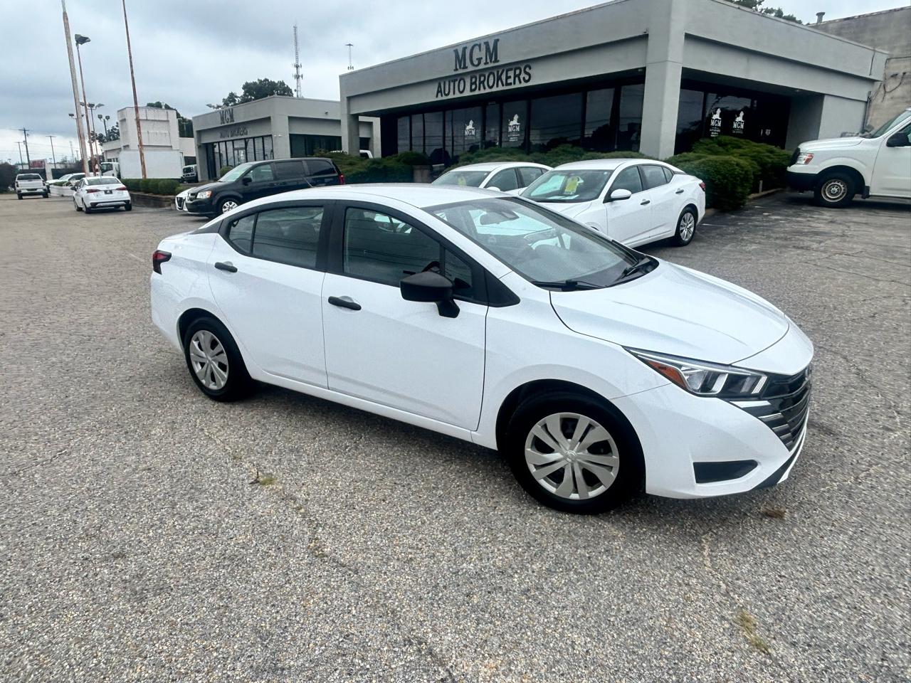 Nissan Versa  2023
