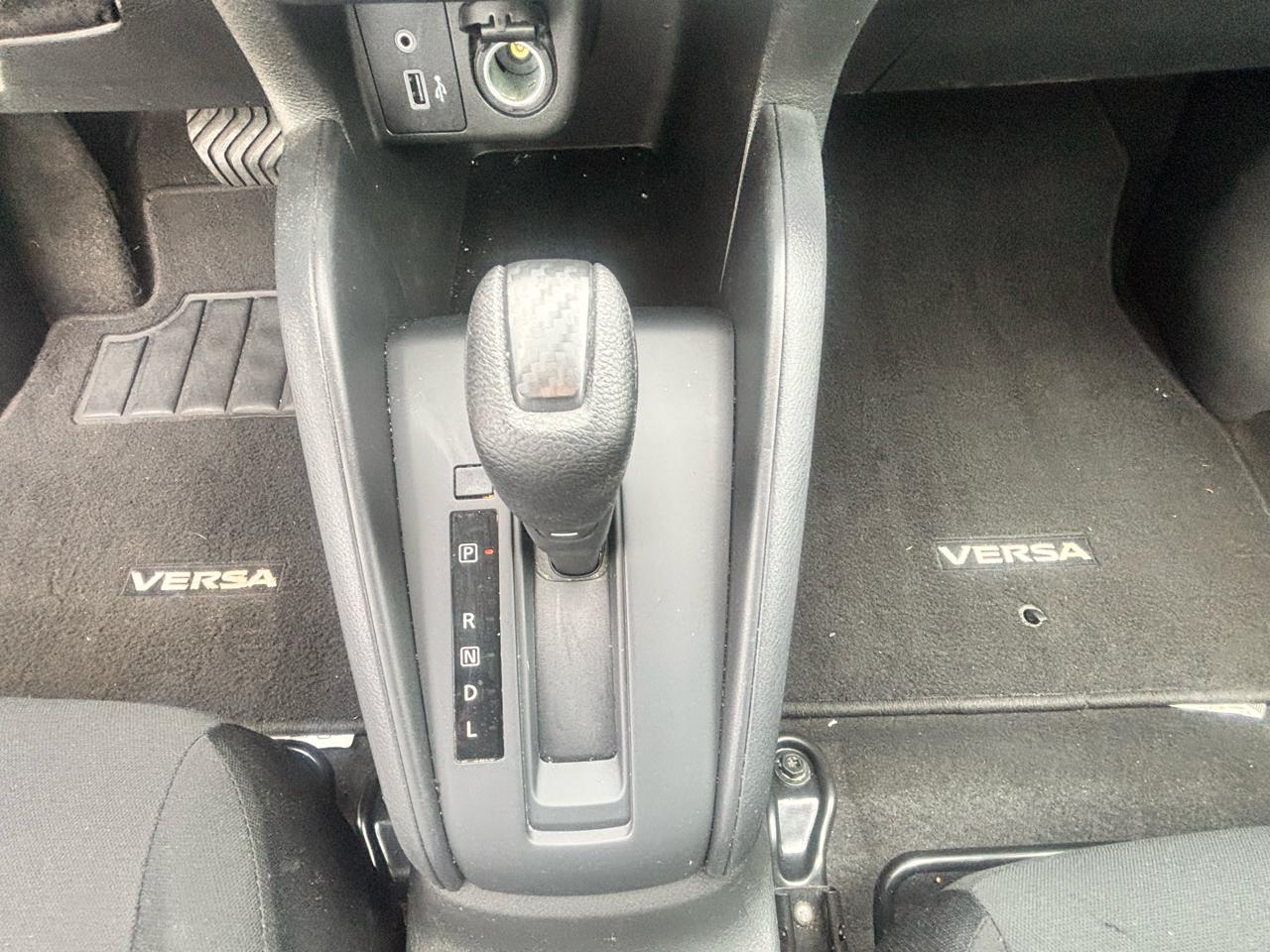 Nissan Versa  2023