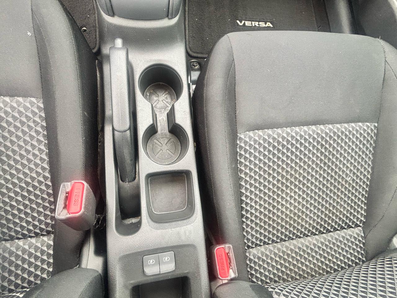 Nissan Versa  2023