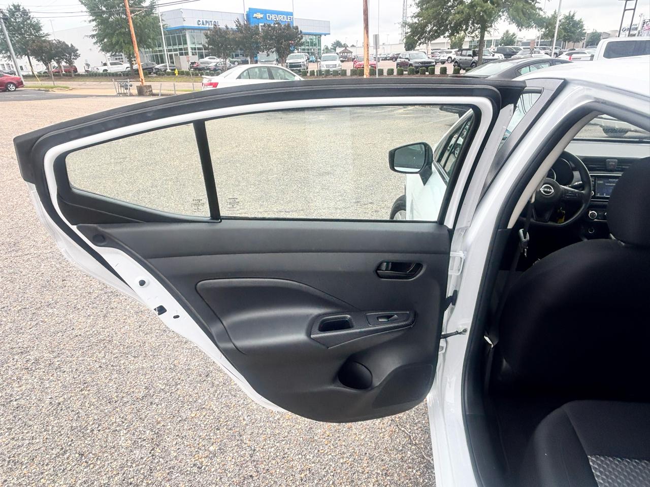 Nissan Versa  2023