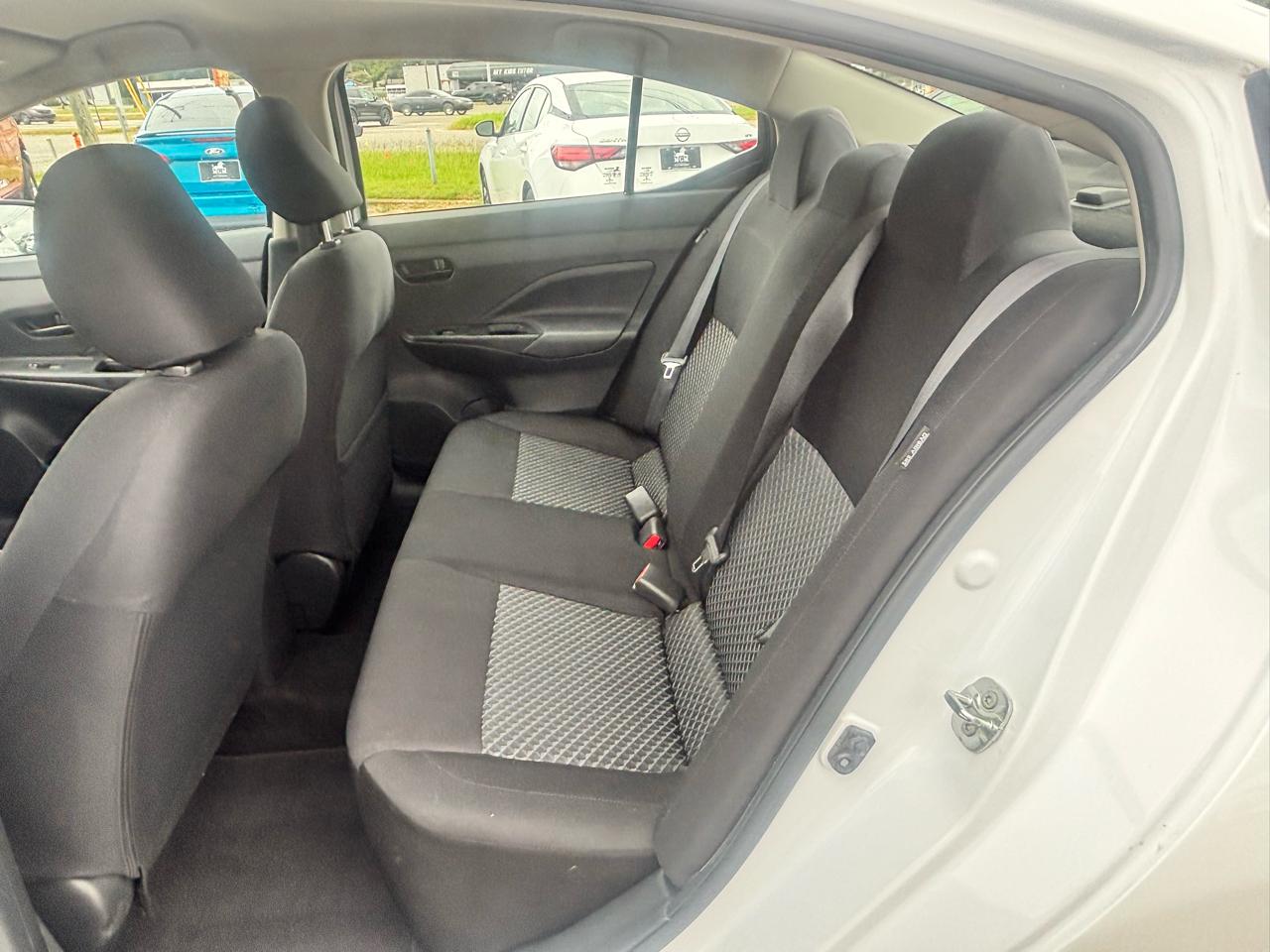 Nissan Versa  2023