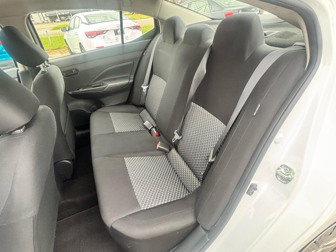 Nissan Versa  2023