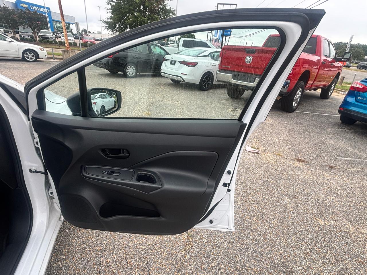 Nissan Versa  2023