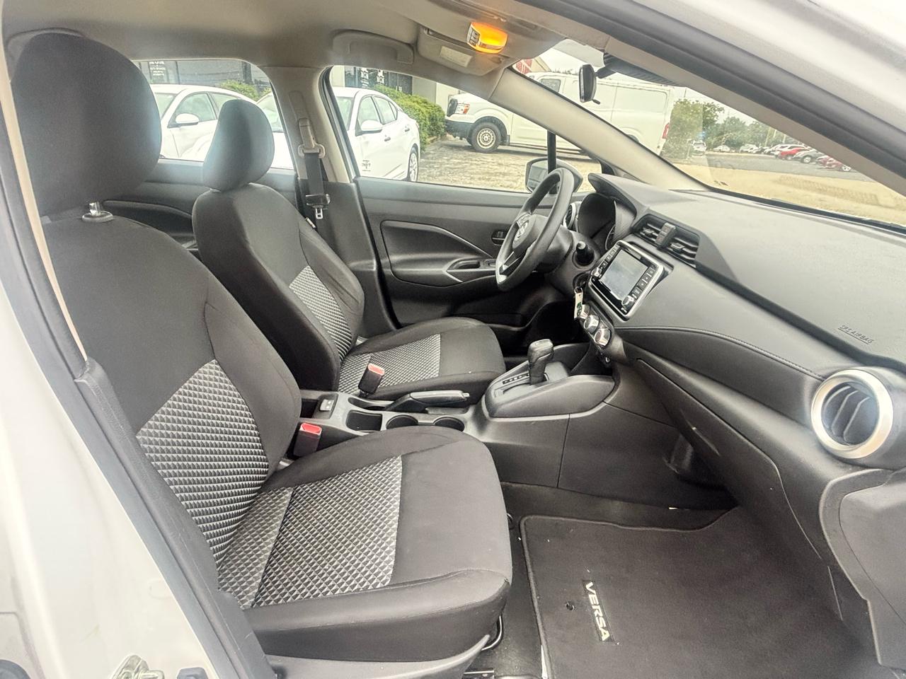 Nissan Versa  2023