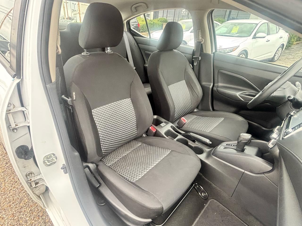 Nissan Versa  2023