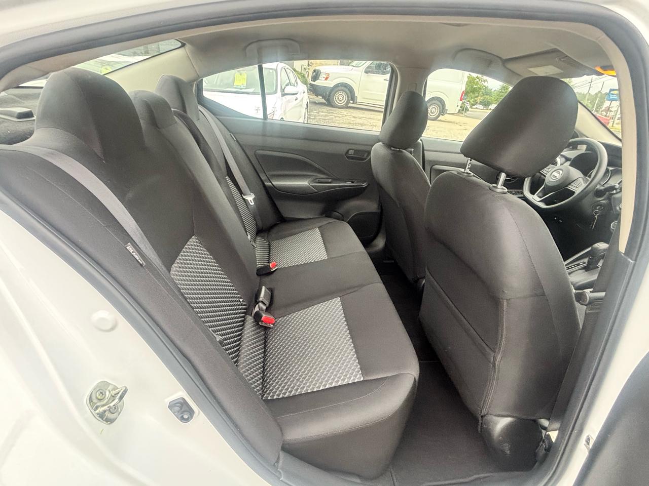 Nissan Versa  2023