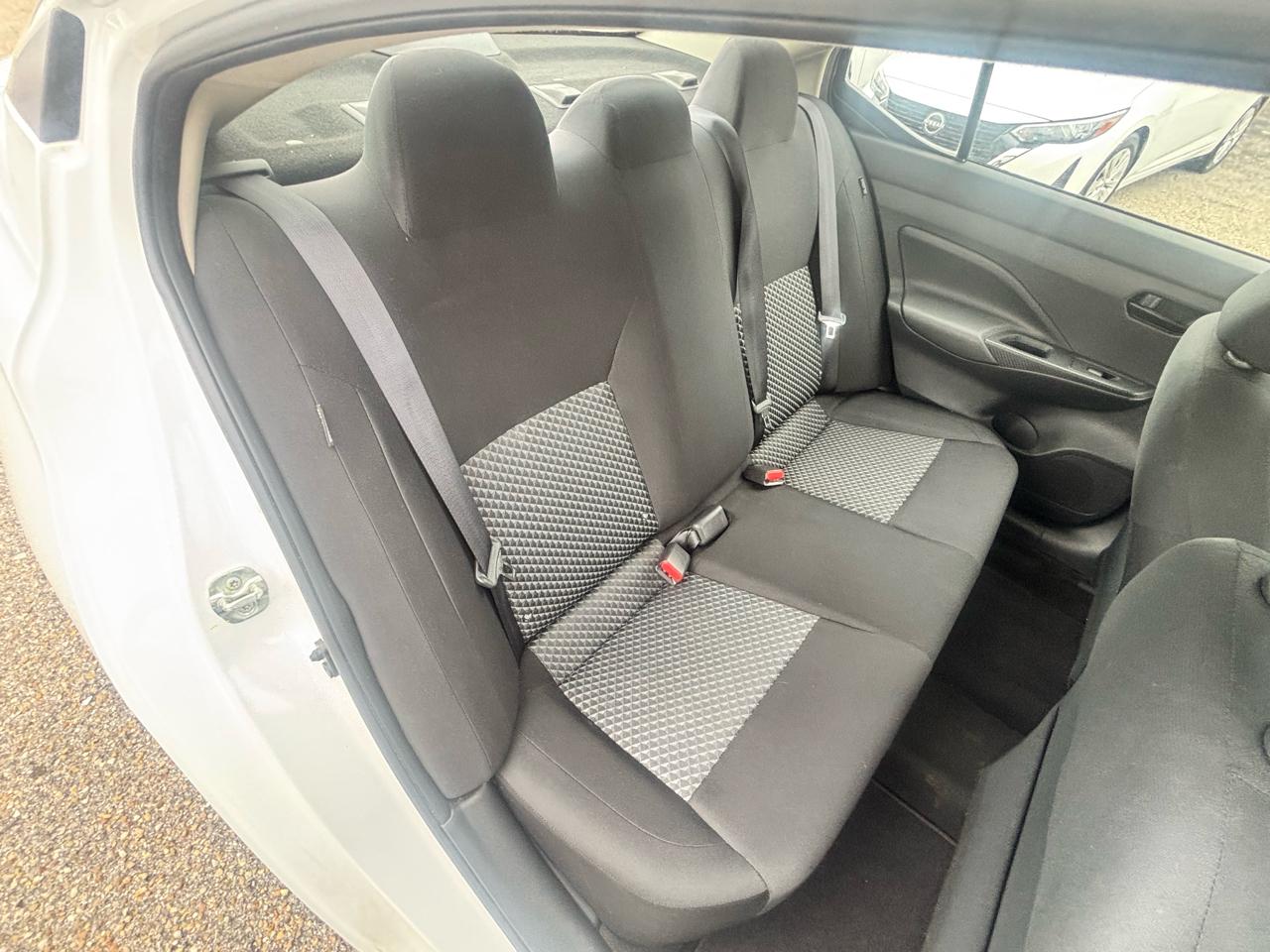 Nissan Versa  2023