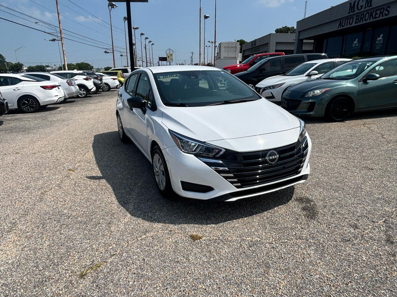 Nissan Versa  2023
