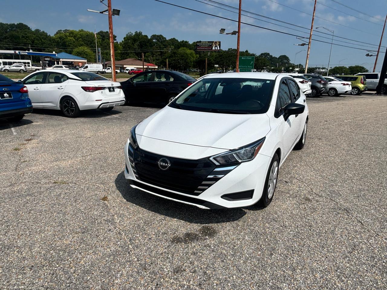 Nissan Versa  2023