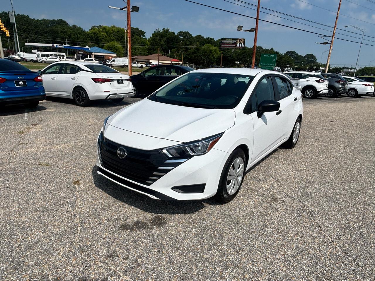 Nissan Versa  2023