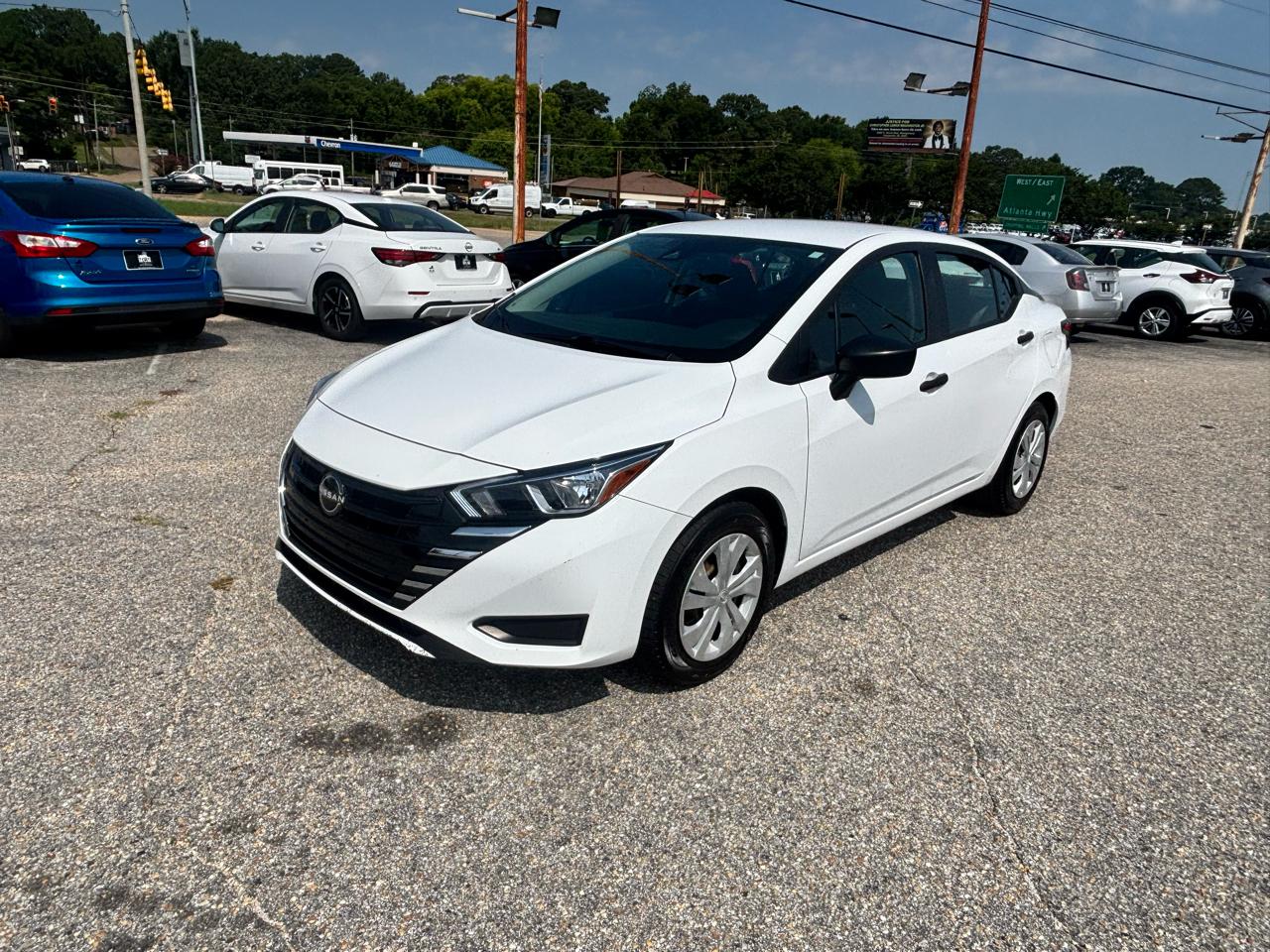 Nissan Versa  2023