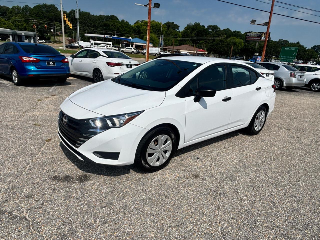 Nissan Versa  2023