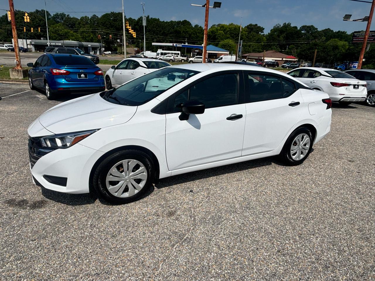 Nissan Versa  2023