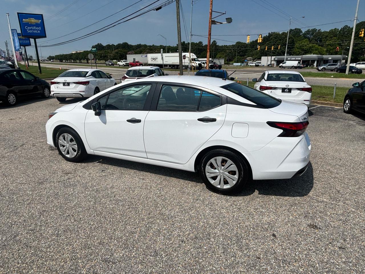 Nissan Versa  2023