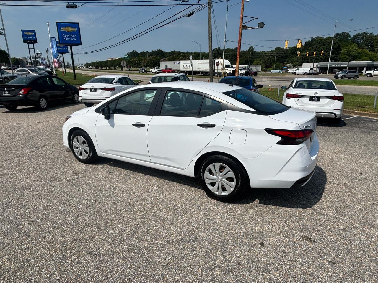 Nissan Versa  2023