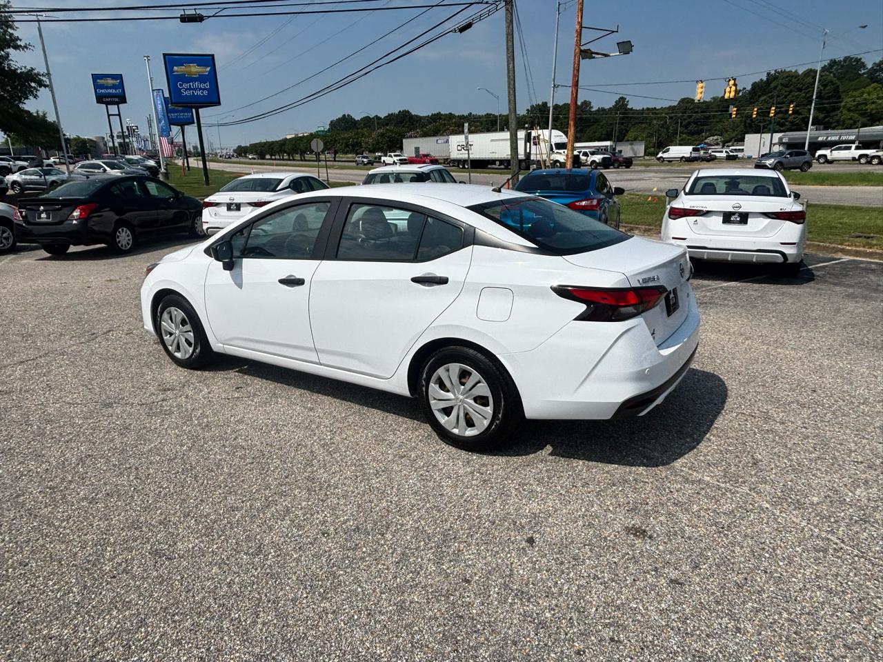 Nissan Versa  2023