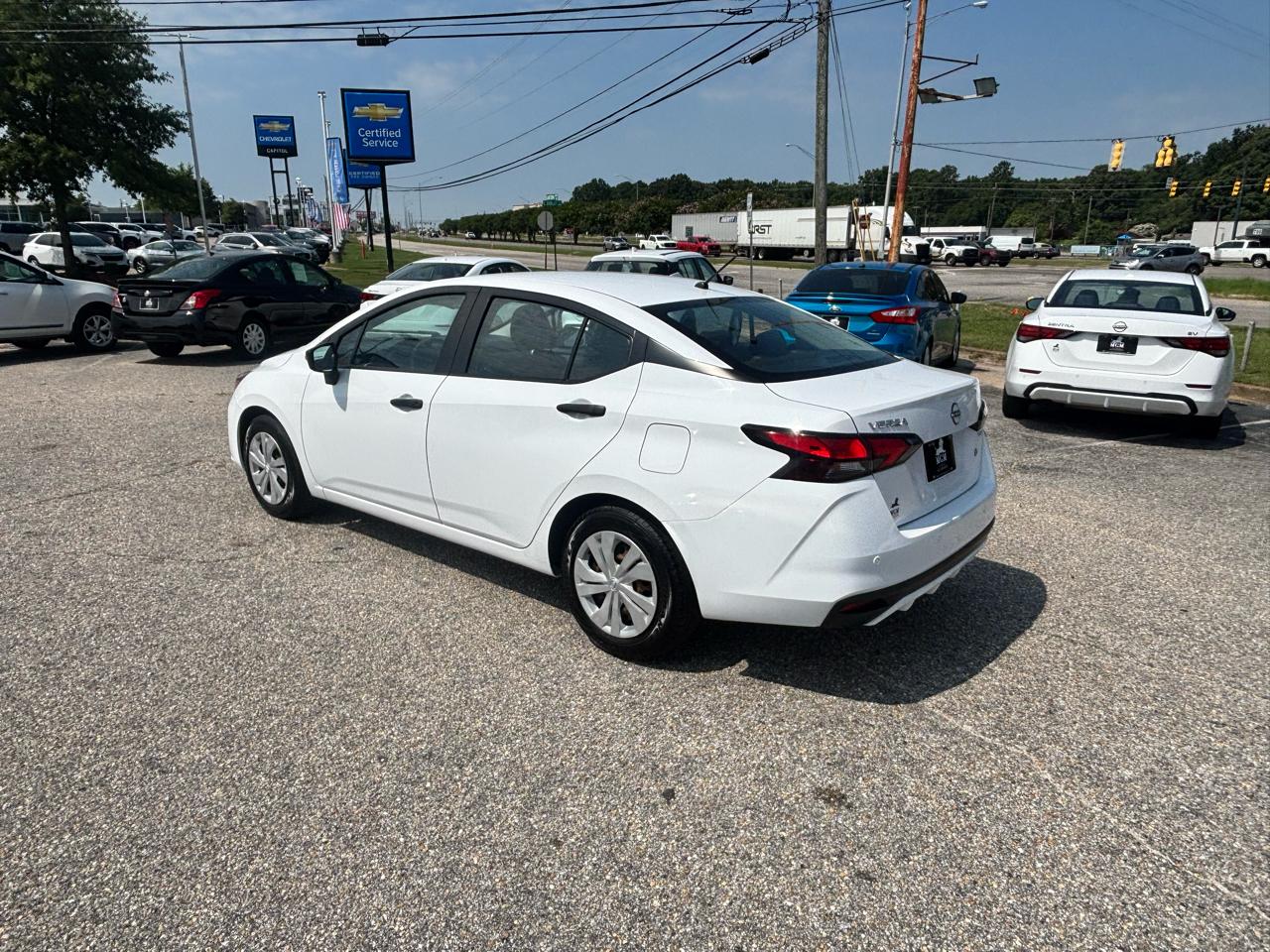 Nissan Versa  2023