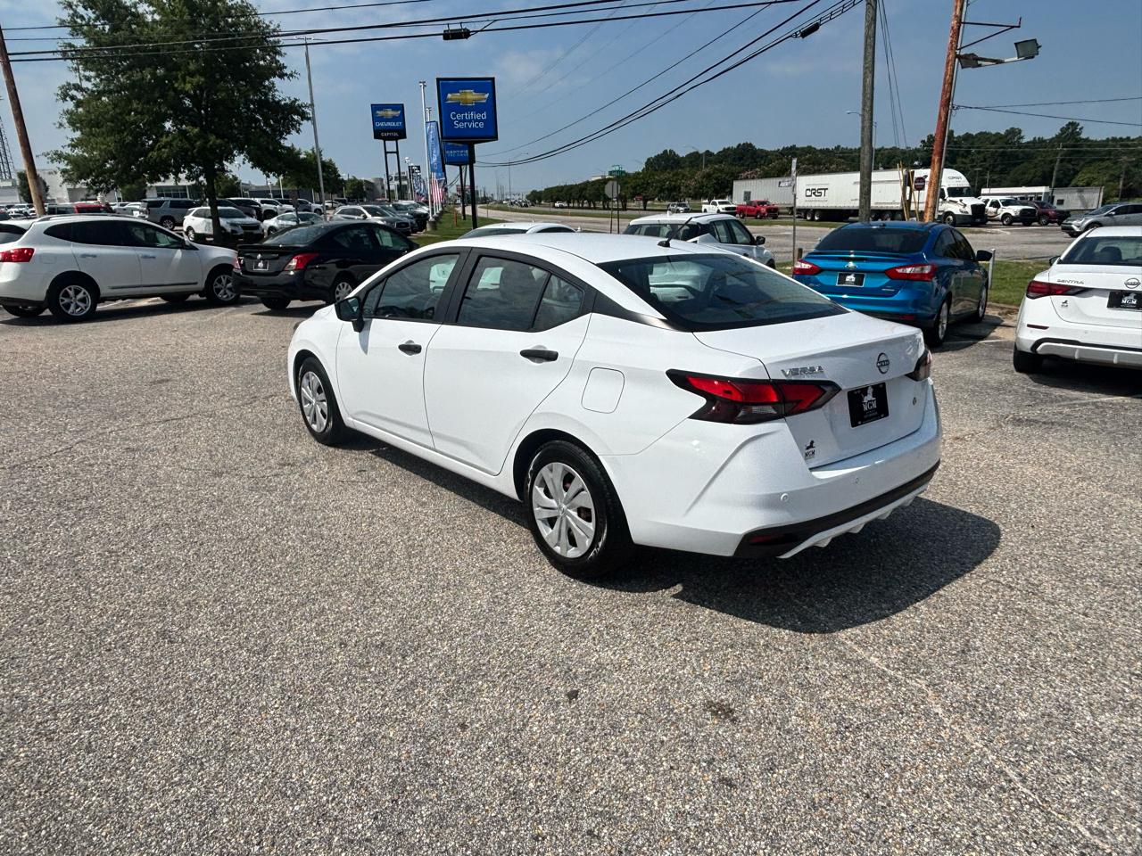 Nissan Versa  2023