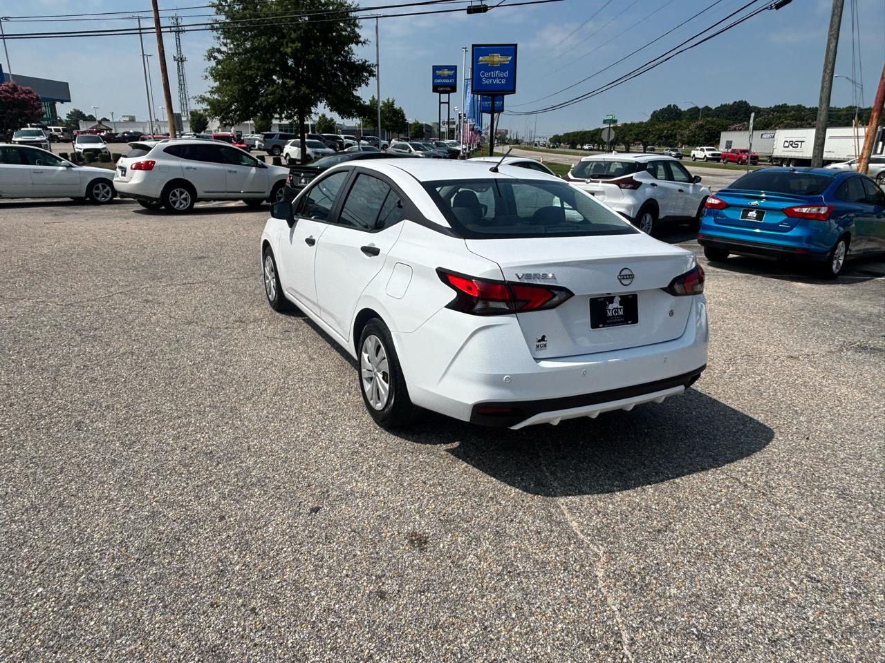 Nissan Versa  2023