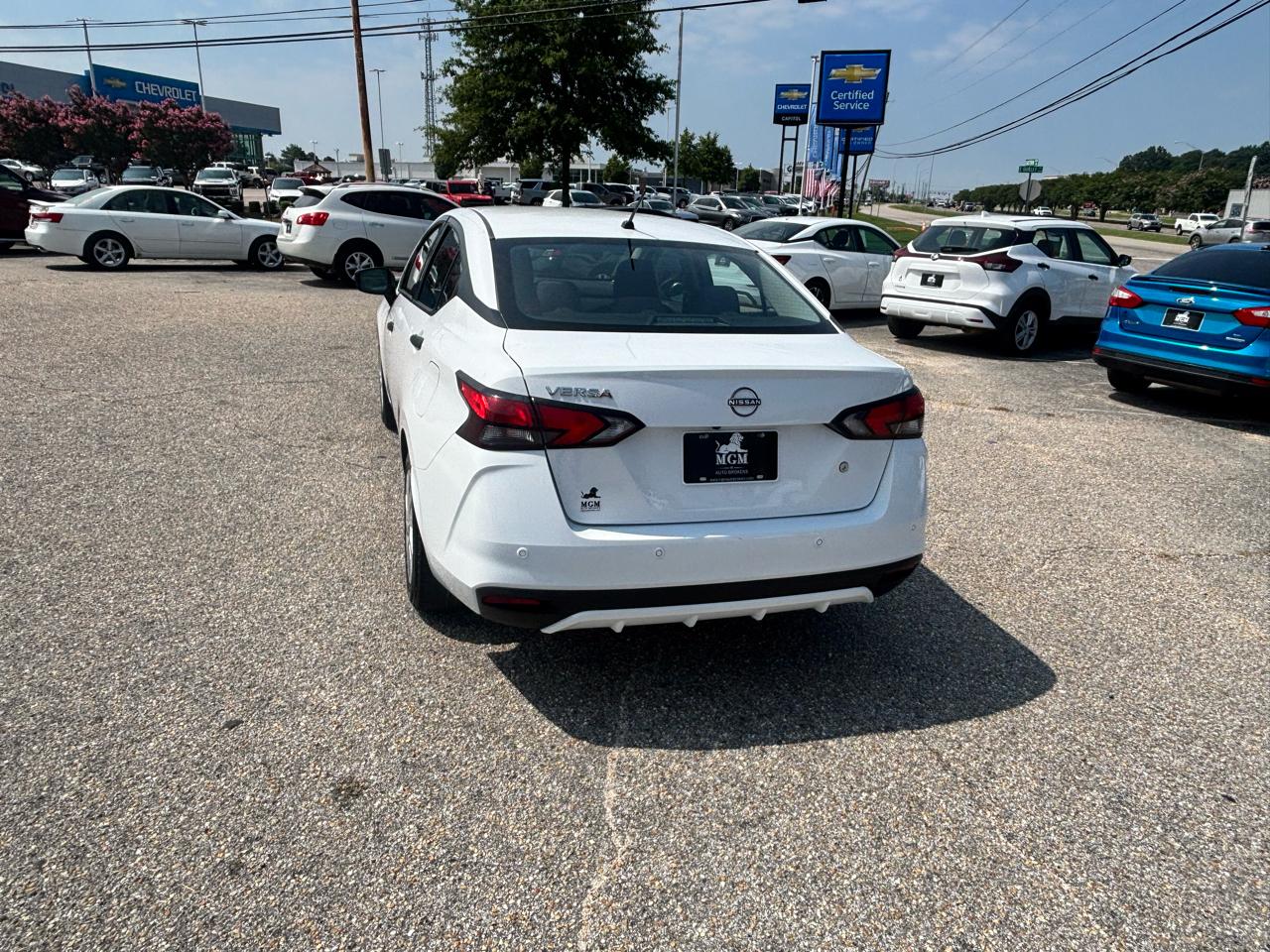 Nissan Versa  2023