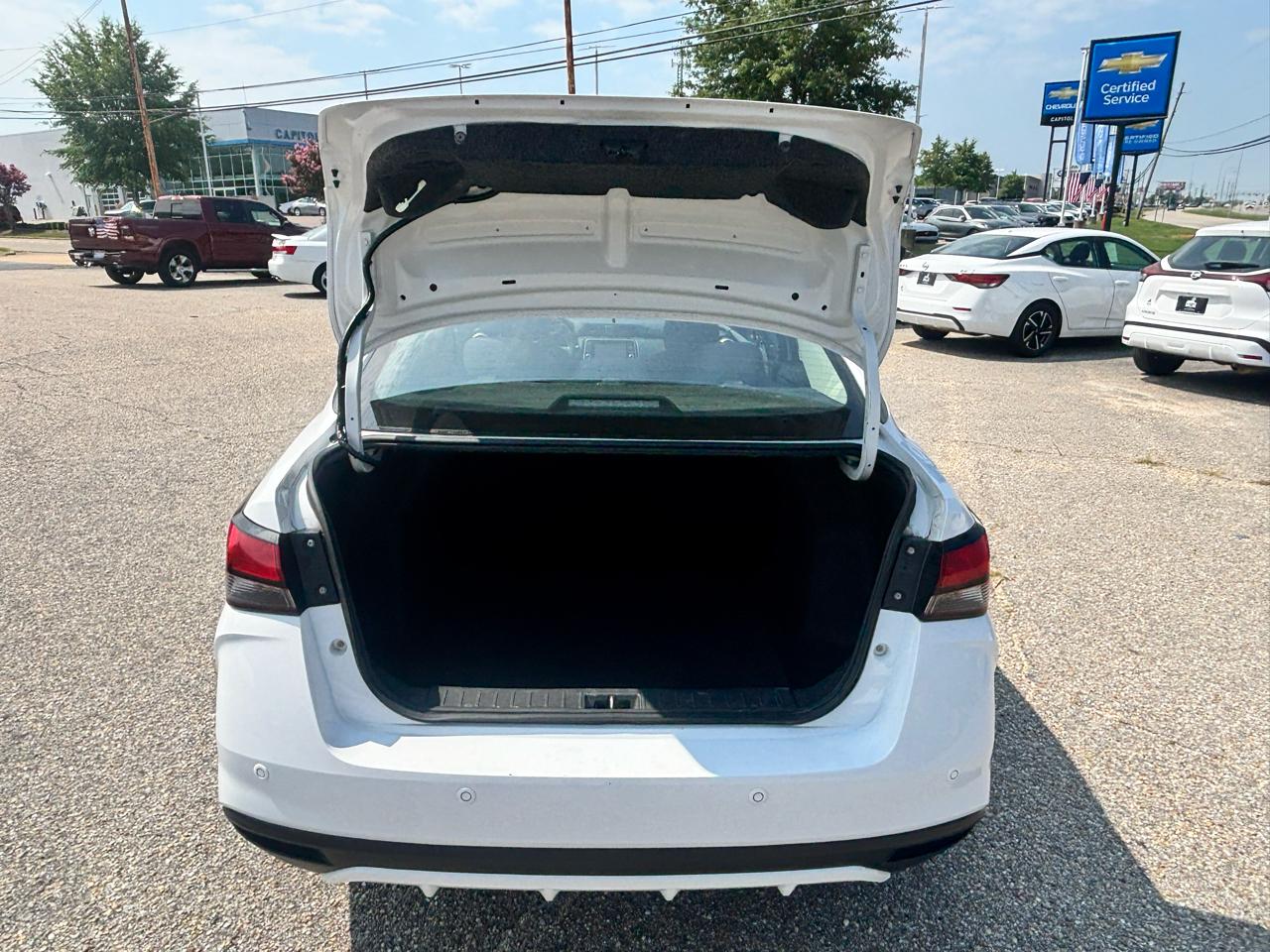 Nissan Versa  2023