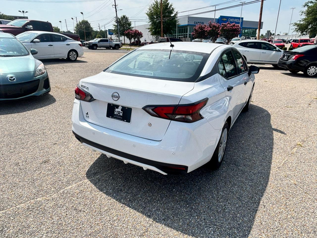 Nissan Versa  2023