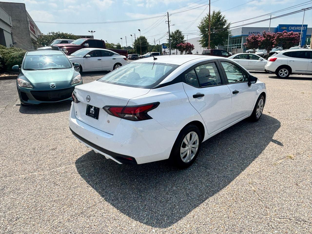 Nissan Versa  2023