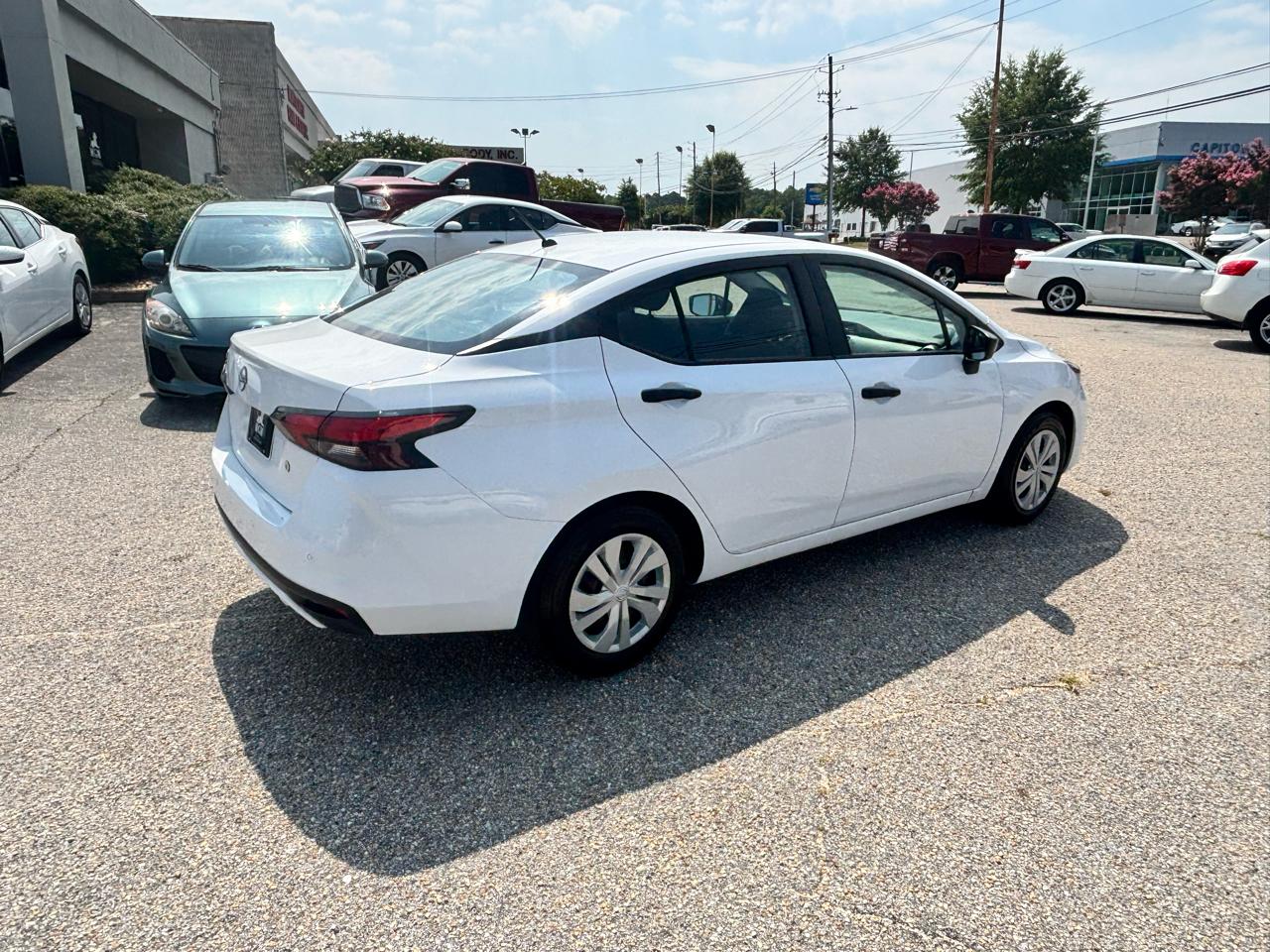Nissan Versa  2023