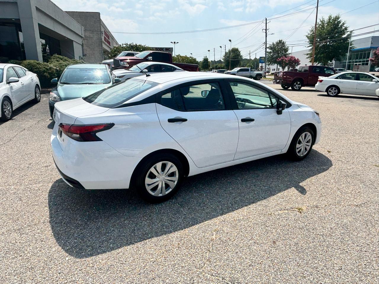 Nissan Versa  2023