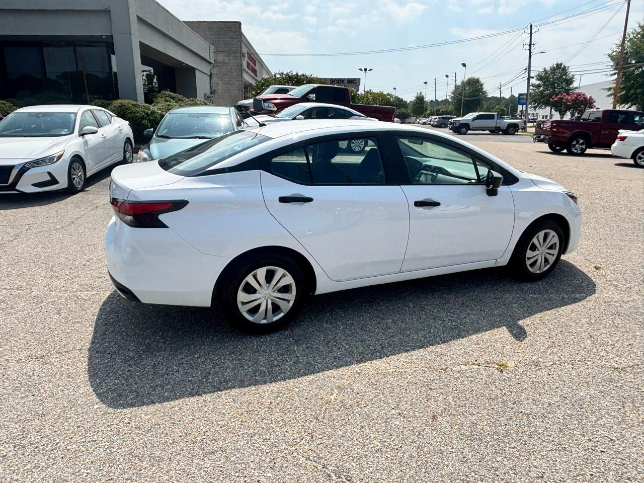 Nissan Versa  2023