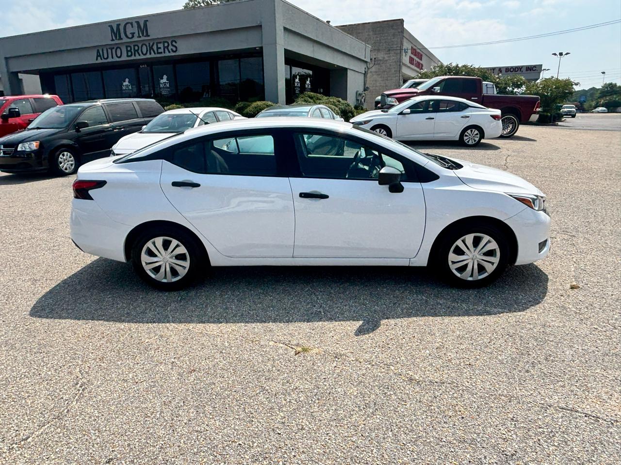 Nissan Versa  2023
