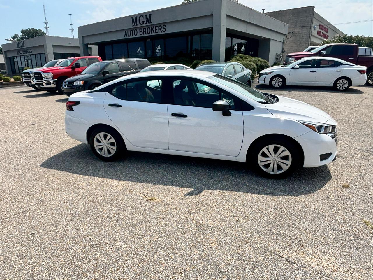 Nissan Versa  2023