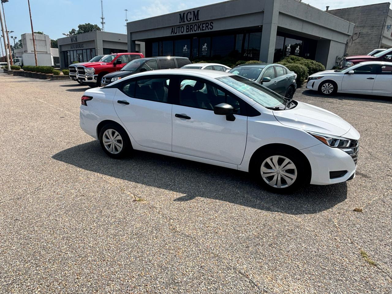 Nissan Versa  2023