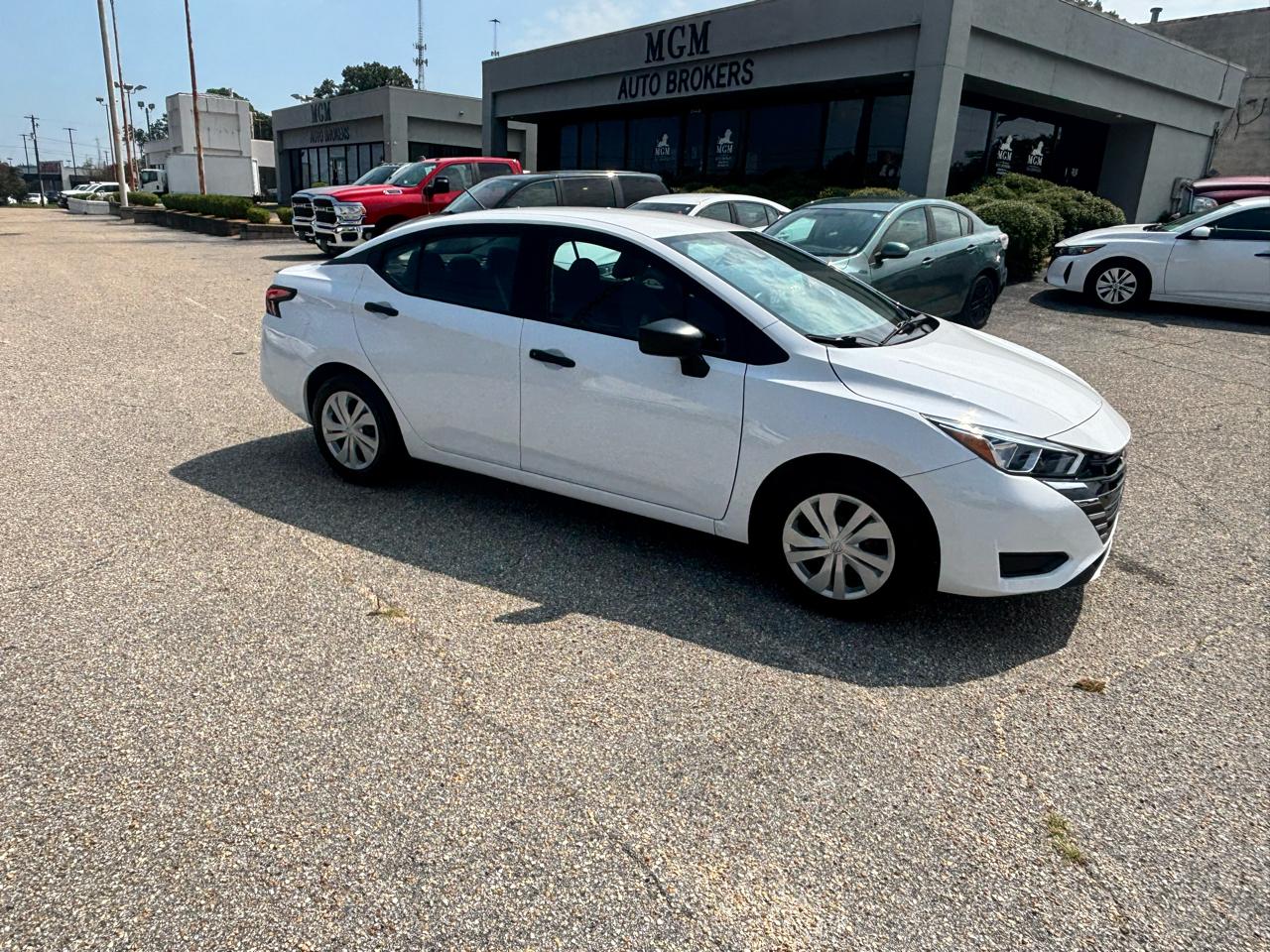 Nissan Versa  2023
