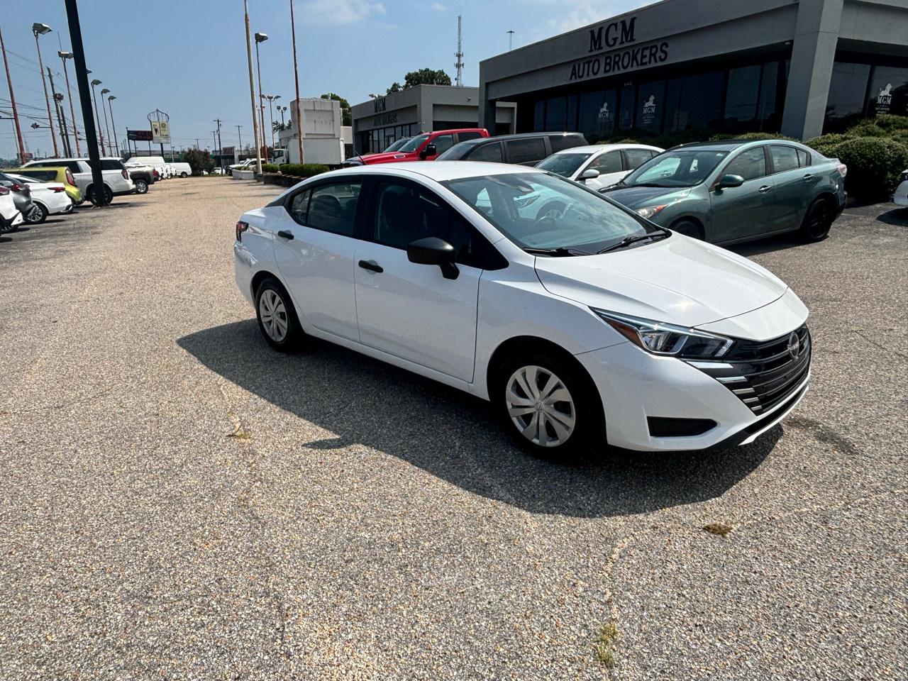 Nissan Versa  2023