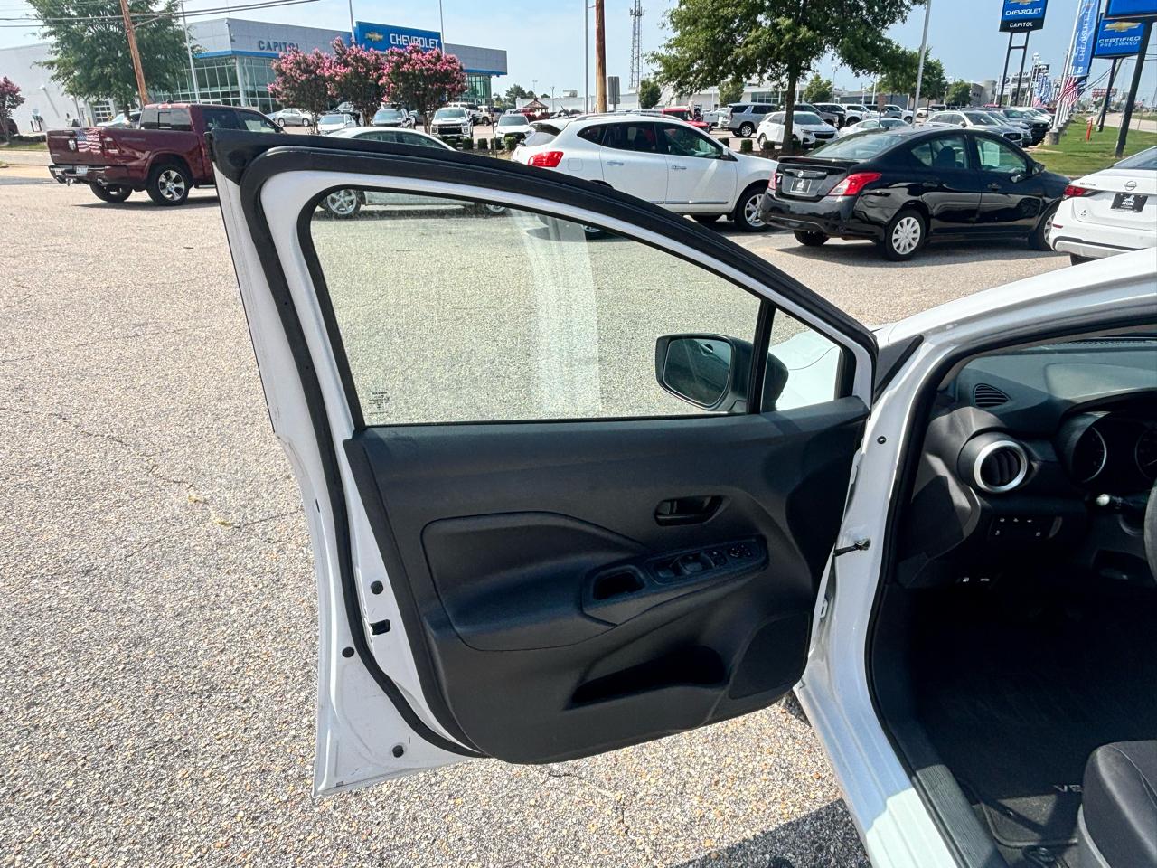 Nissan Versa  2023