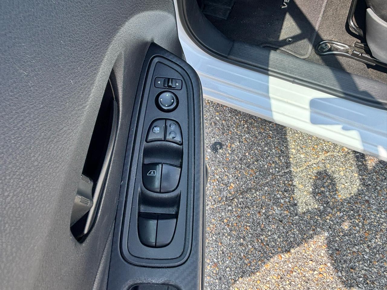 Nissan Versa  2023