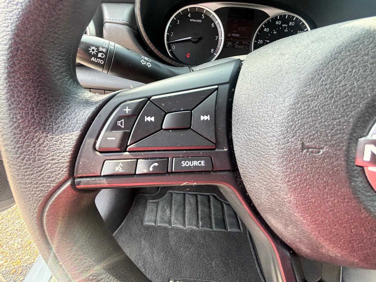 Nissan Versa  2023