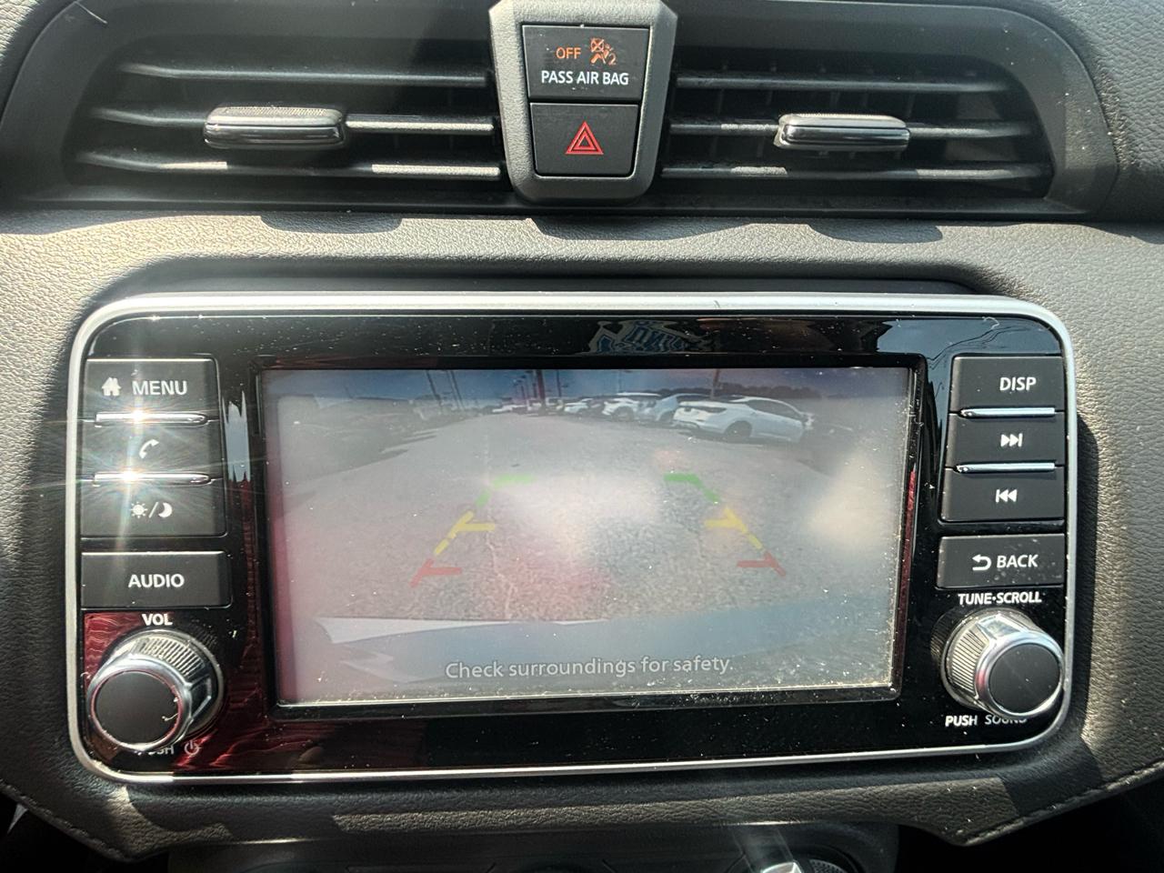 Nissan Versa  2023