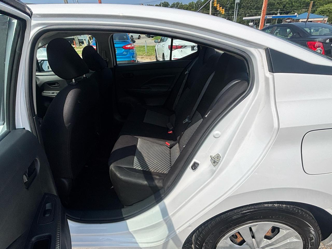 Nissan Versa  2023