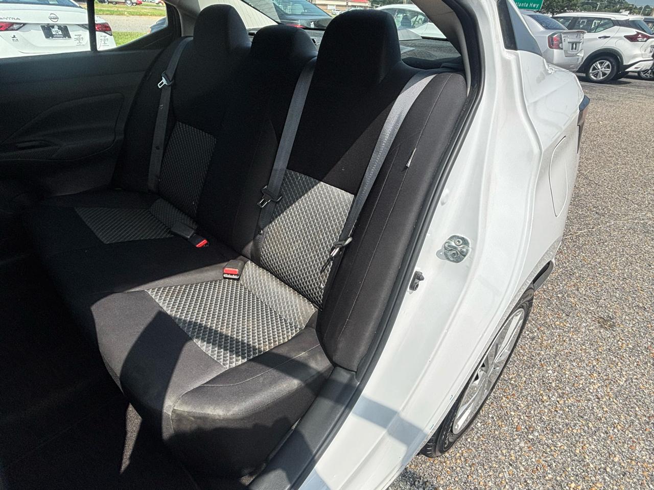 Nissan Versa  2023