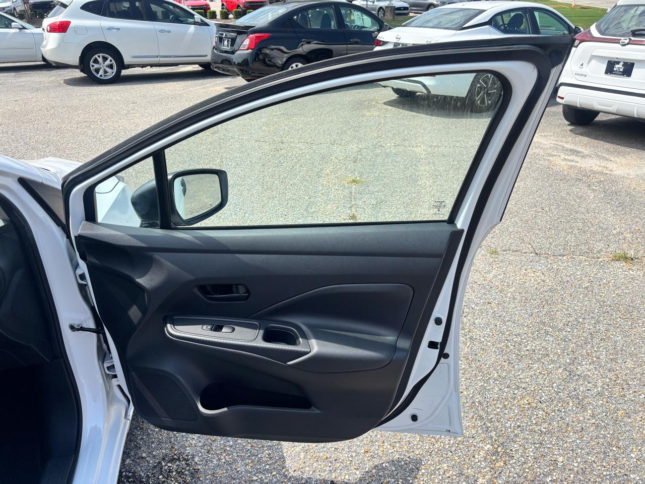 Nissan Versa  2023