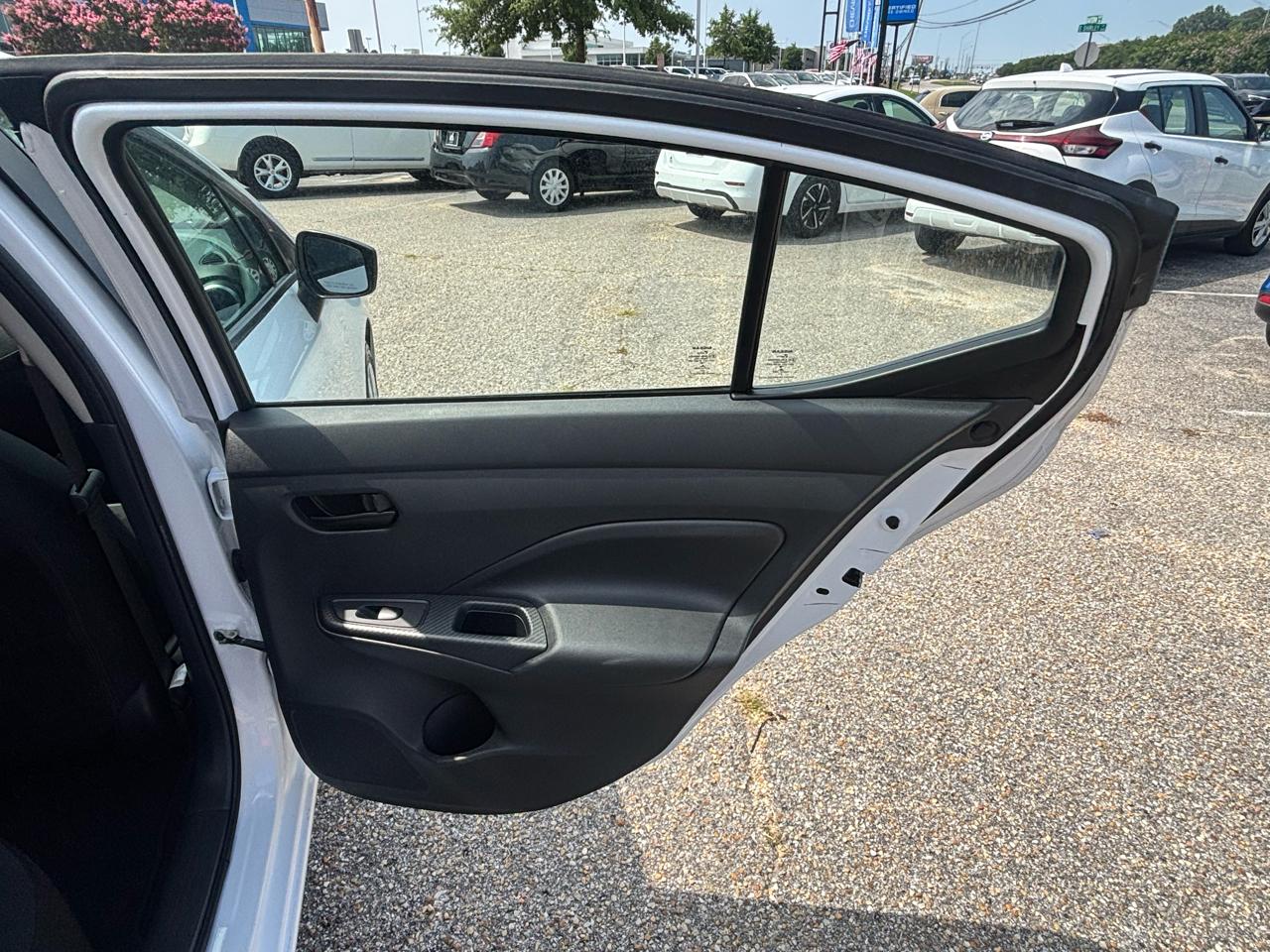 Nissan Versa  2023
