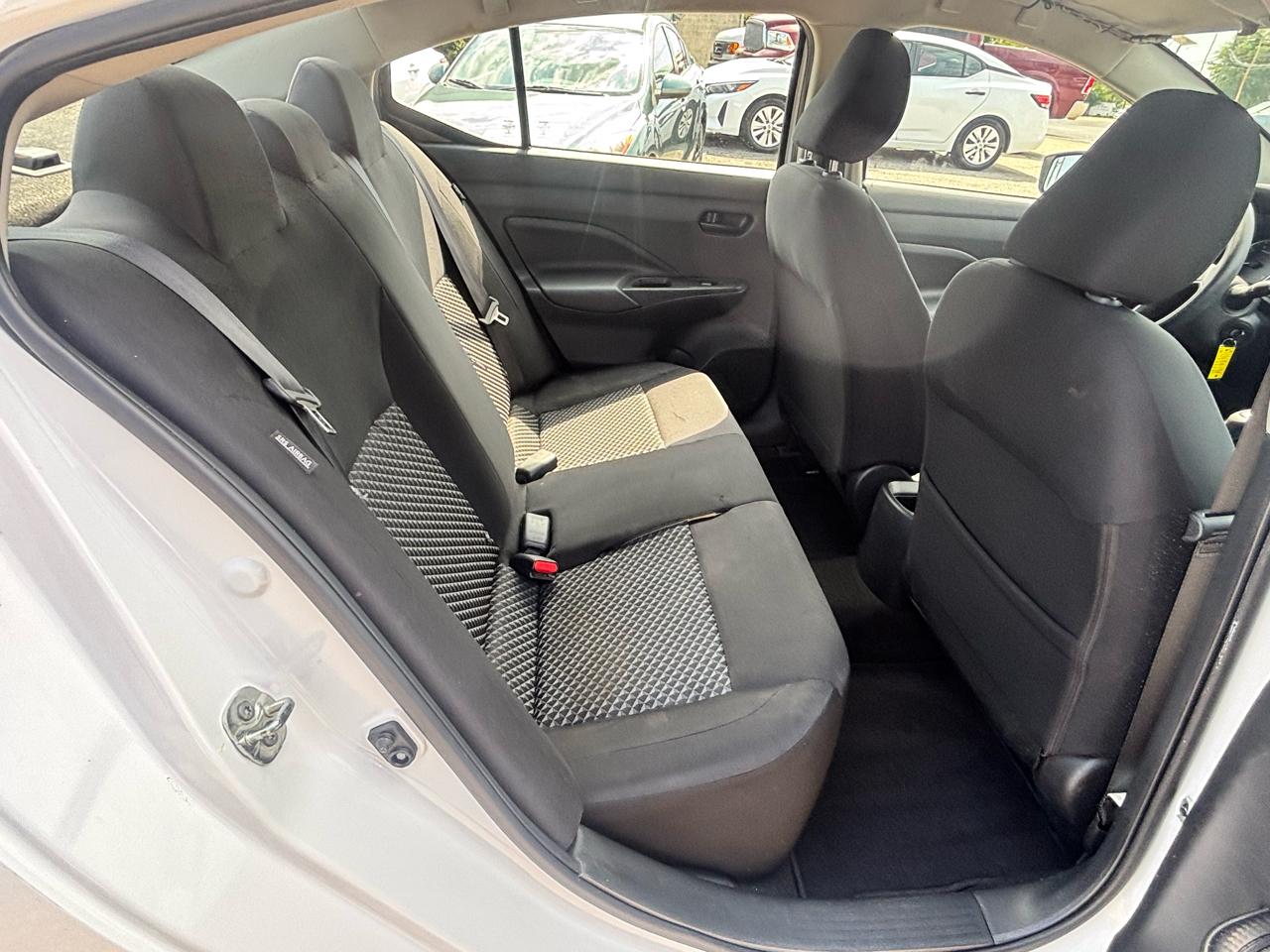 Nissan Versa  2023