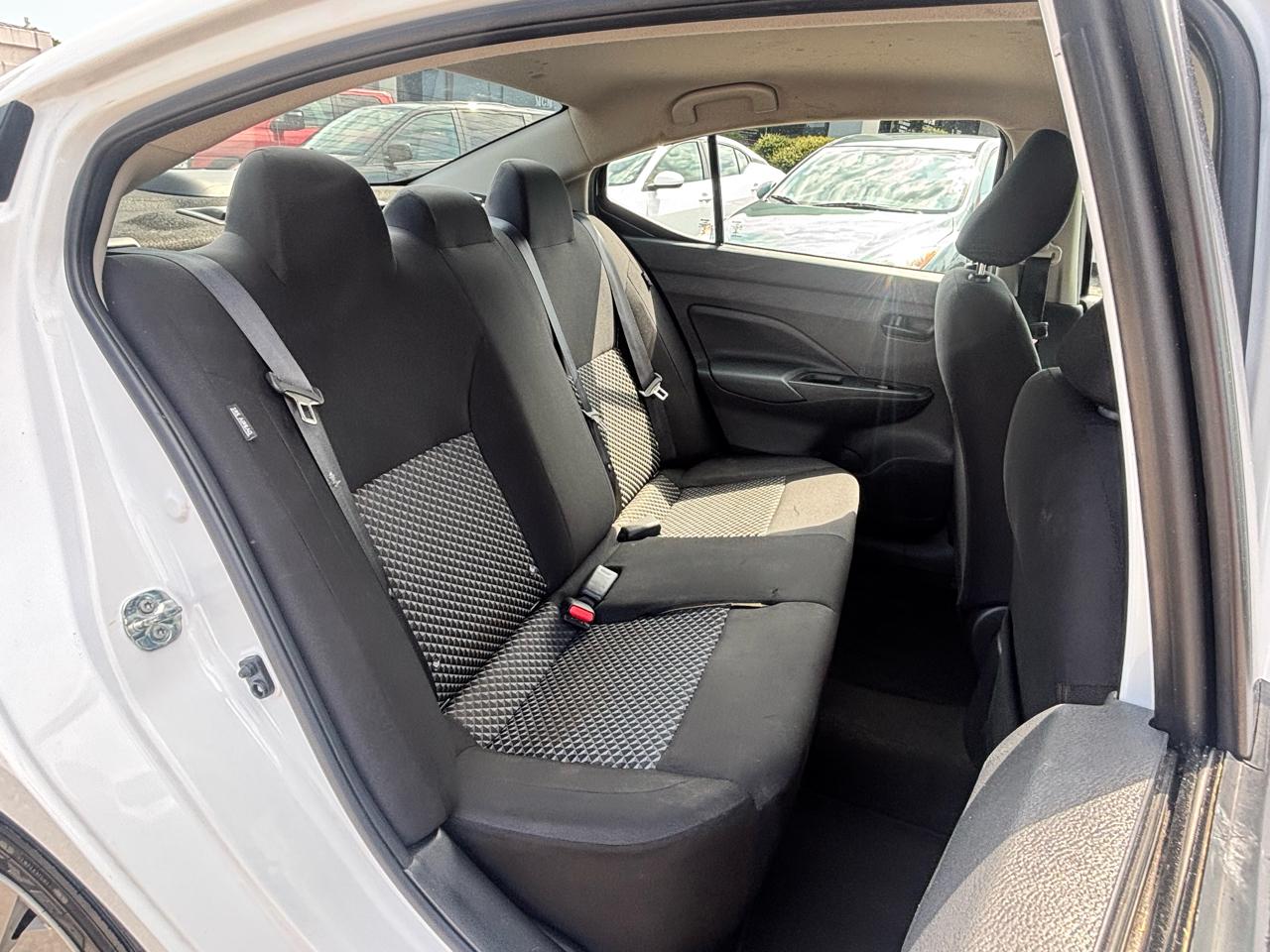 Nissan Versa  2023