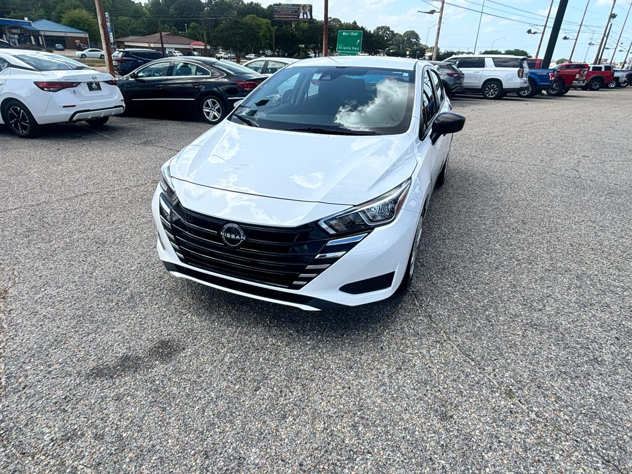 Nissan Versa  2023