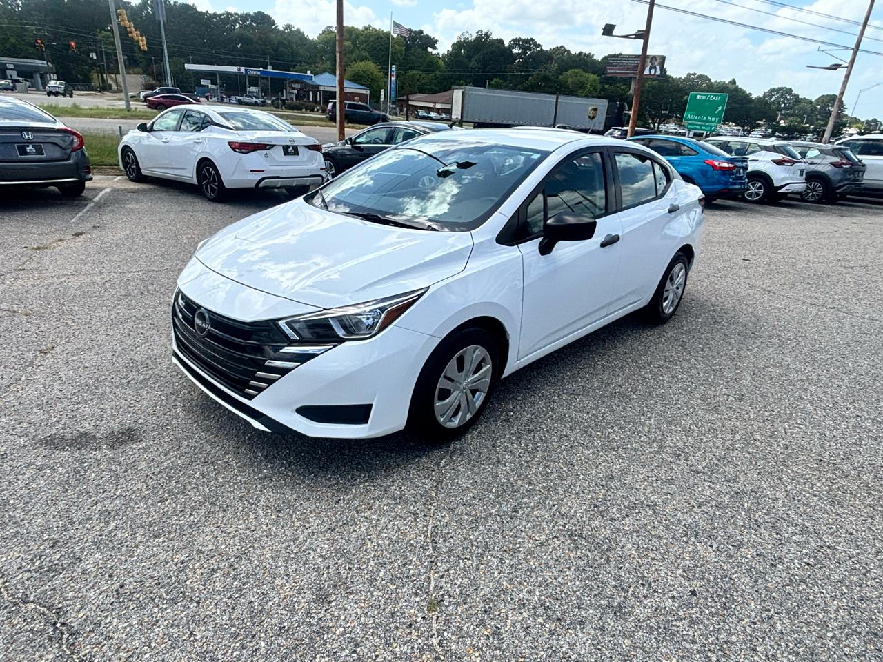 Nissan Versa  2023
